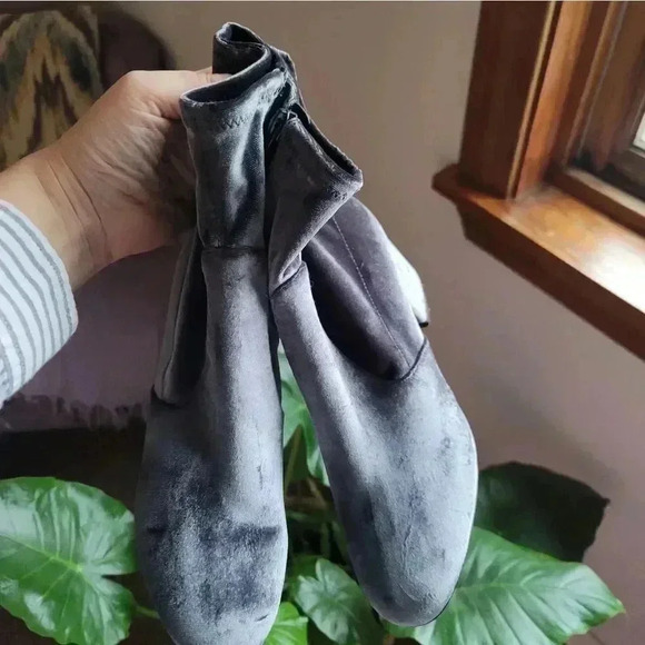 Ivanka Trump velvet ancle boots - Picture 3 of 10